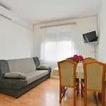 Stefko 2071 Apartmán *